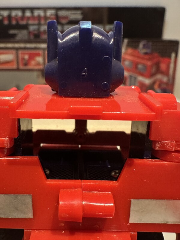 Transformers G1 Optimus Prime Boxed - Image 9