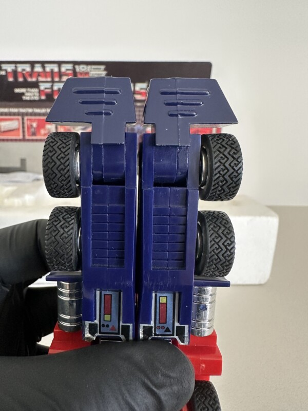 Transformers G1 Optimus Prime Boxed - Image 10