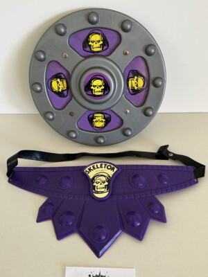 MOTU Skeletor 1983 Belt & Shield Play Set