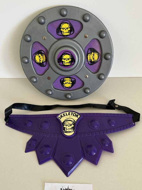 MOTU Skeletor 1983 Belt & Shield Play Set